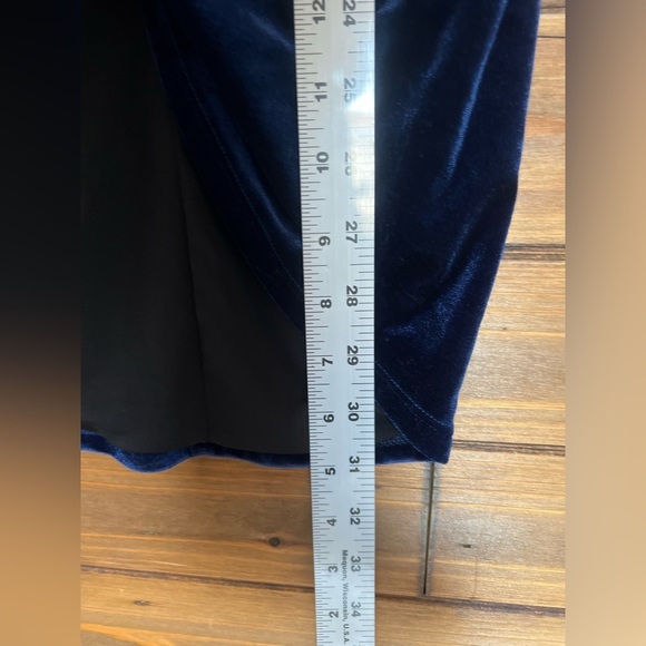 Good American Ruched Velvet Skirt size 3 color blue - Picture 8 of 10